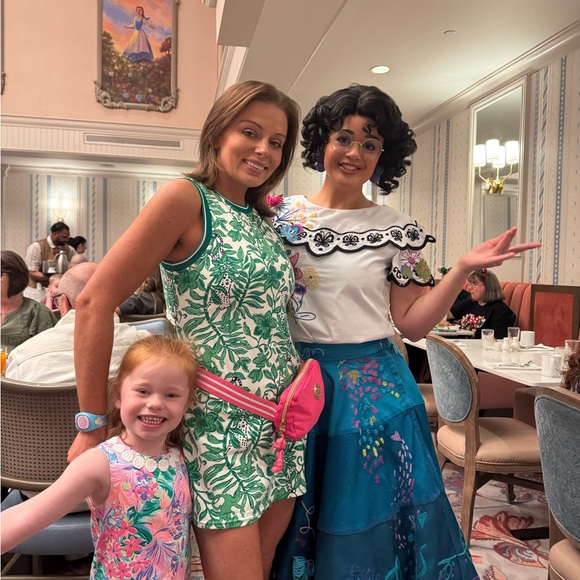 Meet your Posher, Caryn - Picture 2 of 4